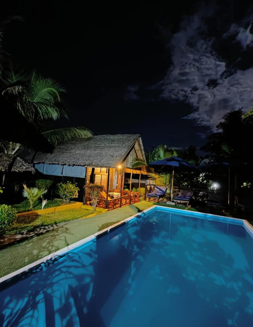 Bungalows Des Tropiques Nosy-Be Bagian luar foto